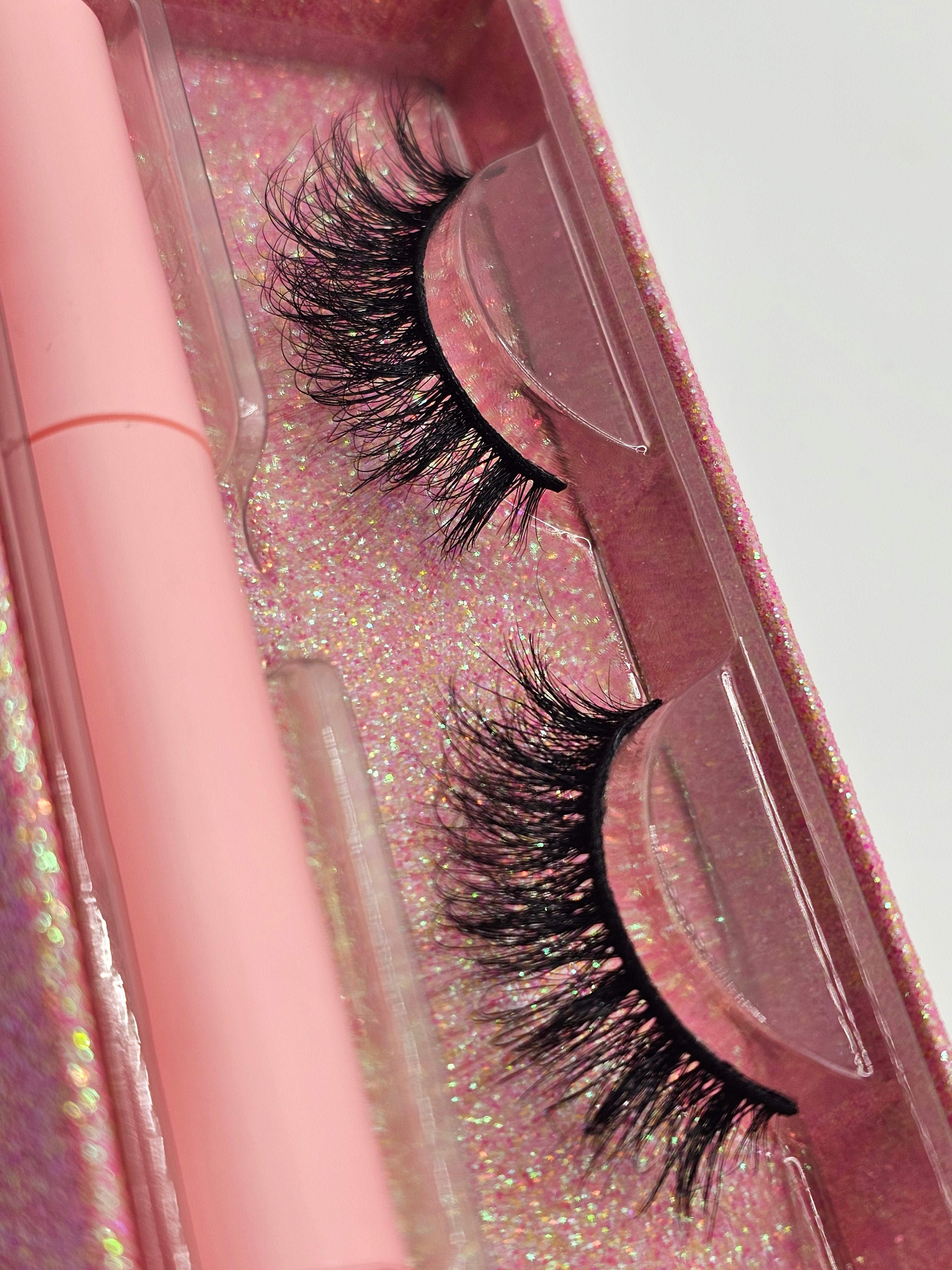 Natural 16mm Russian Lashes | Elegant Essence M1801